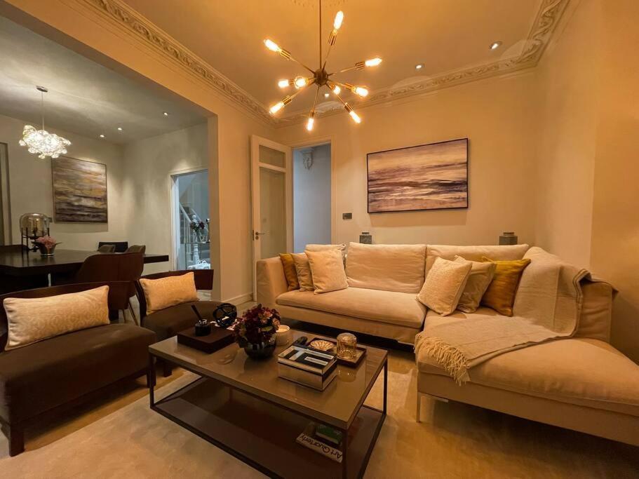 Quintessential Town House Close To Central Londres Exterior foto