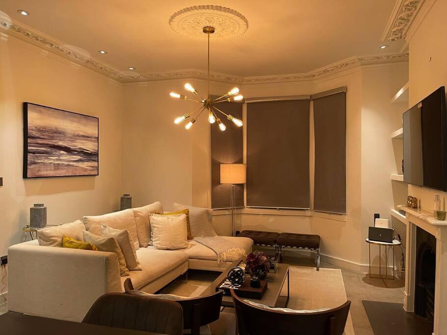 Quintessential Town House Close To Central Londres Exterior foto