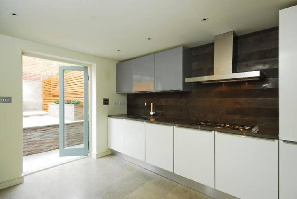 Quintessential Town House Close To Central Londres Exterior foto